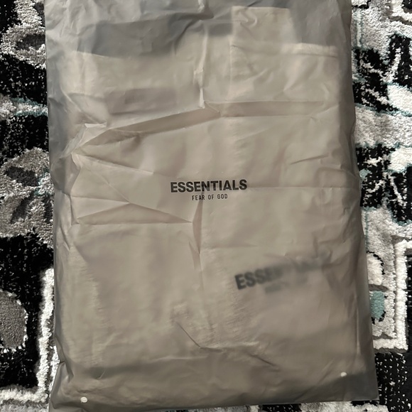 Essentials Tee Light Oatmeal - Picture 5 of 5